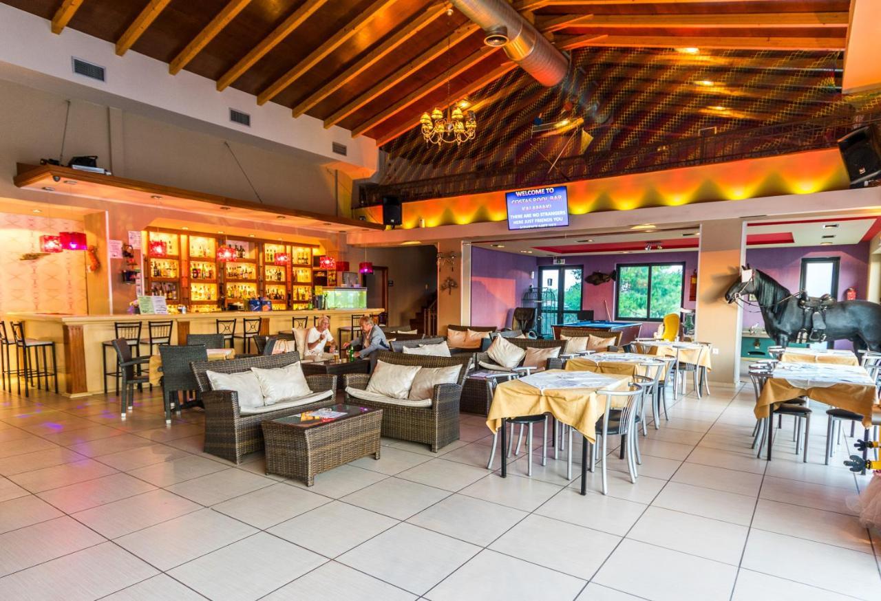 Costas Hotel Kalamákion Екстериор снимка